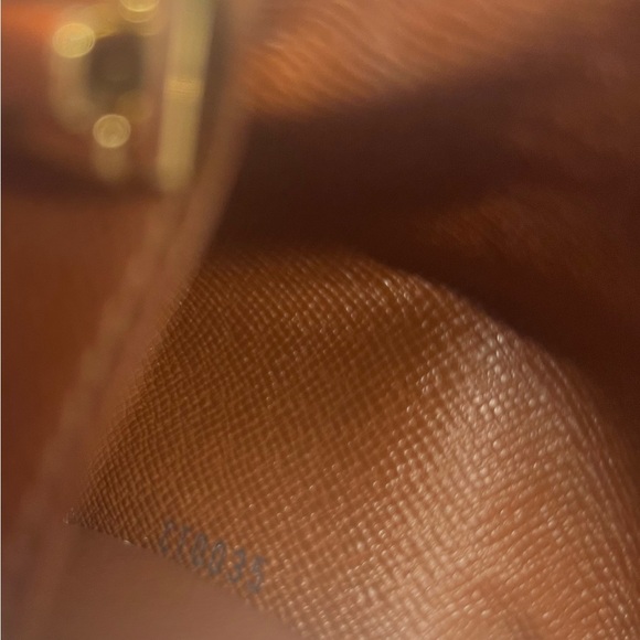 Authentic Louis Vuitton Monogrammed 6 Key Holder - Picture 13 of 13